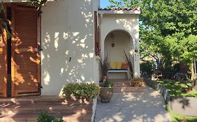 Maison T2 Climatisée avec petit jardin dans impasse calme